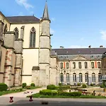 The Originals Access, Arum, Hotel