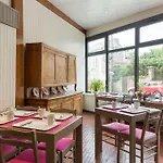 Hotel The Originals Access, Arum, 2*