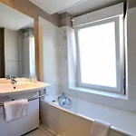 Hotel The Originals Access, Arum,