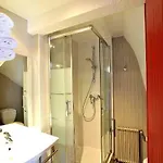 Hotel The Originals Access, Arum,