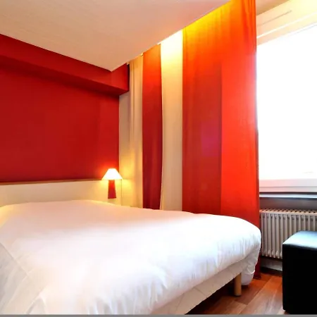 Hotel The Originals Access, Arum,