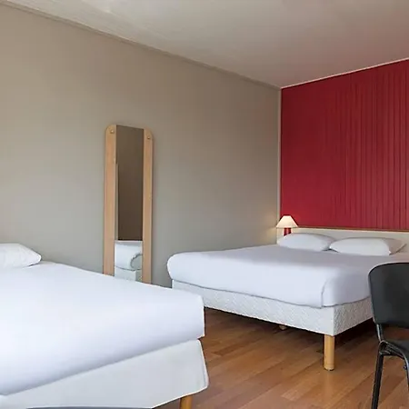 Hotel The Originals Access, Arum, 2*
