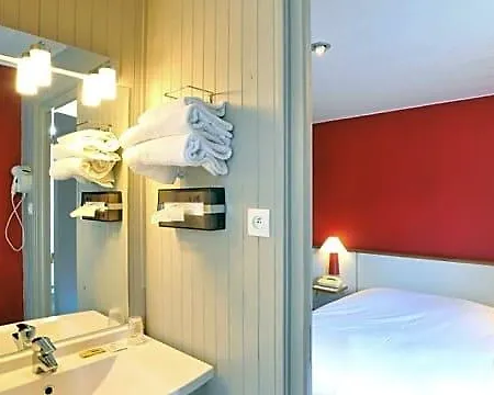 Hotel The Originals Access, Arum, 2*