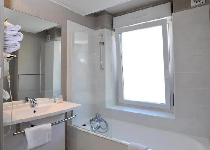 Hotel The Originals Access, Arum,