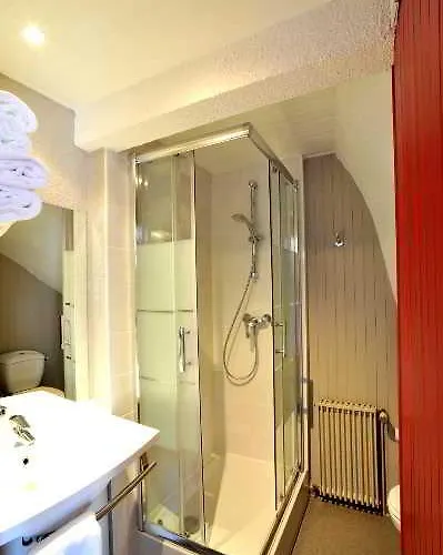 Hotel The Originals Access, Arum,