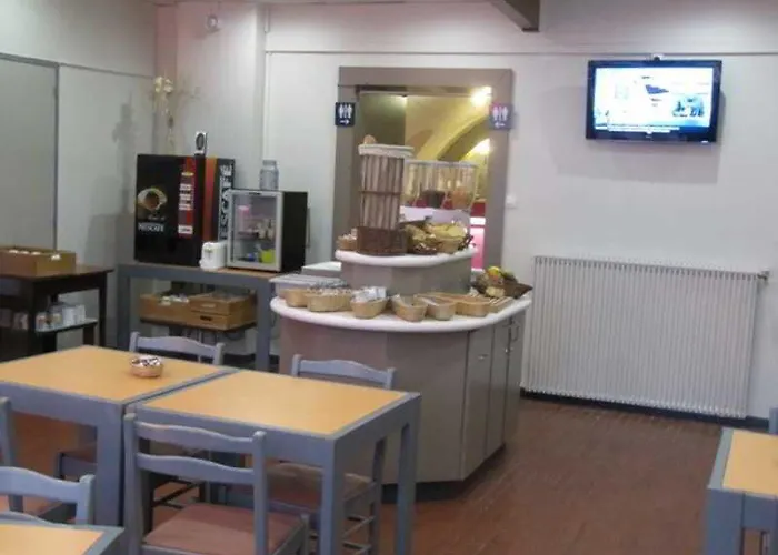 Hotel The Originals Access, Arum,