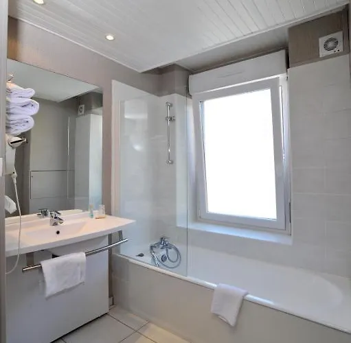 Hotel The Originals Access, Arum, 2*