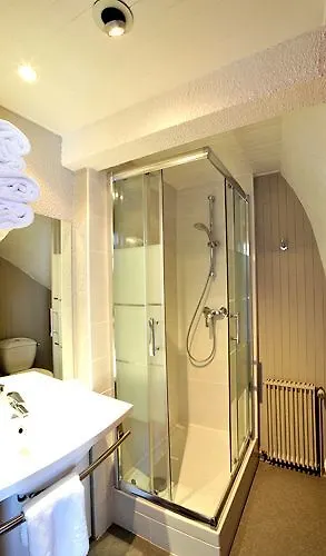 Hotel The Originals Access, Arum,